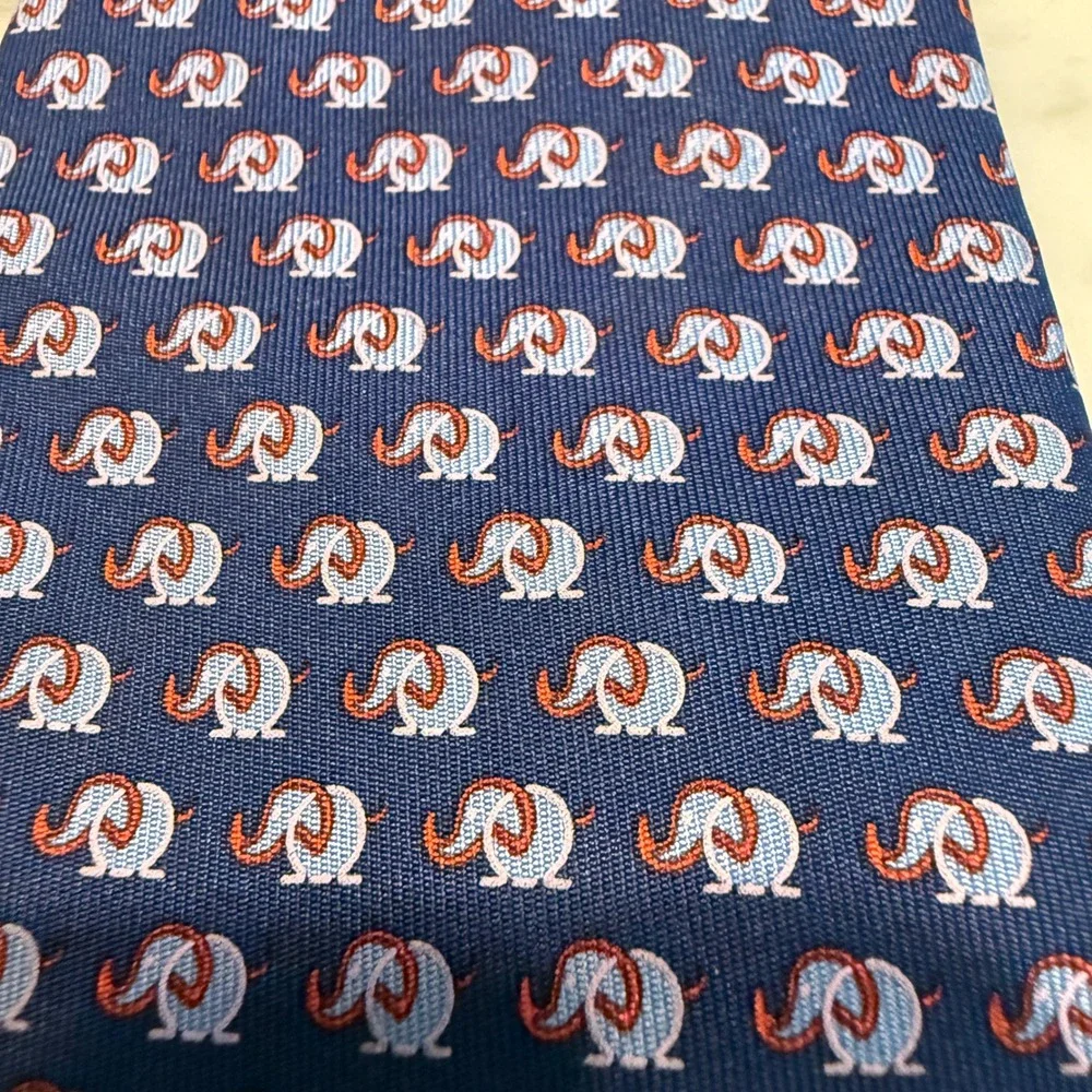 Salvatore Ferragamo Mens Silk Tie Navy Blue Elephant Print Italy 3.25 Inch Width